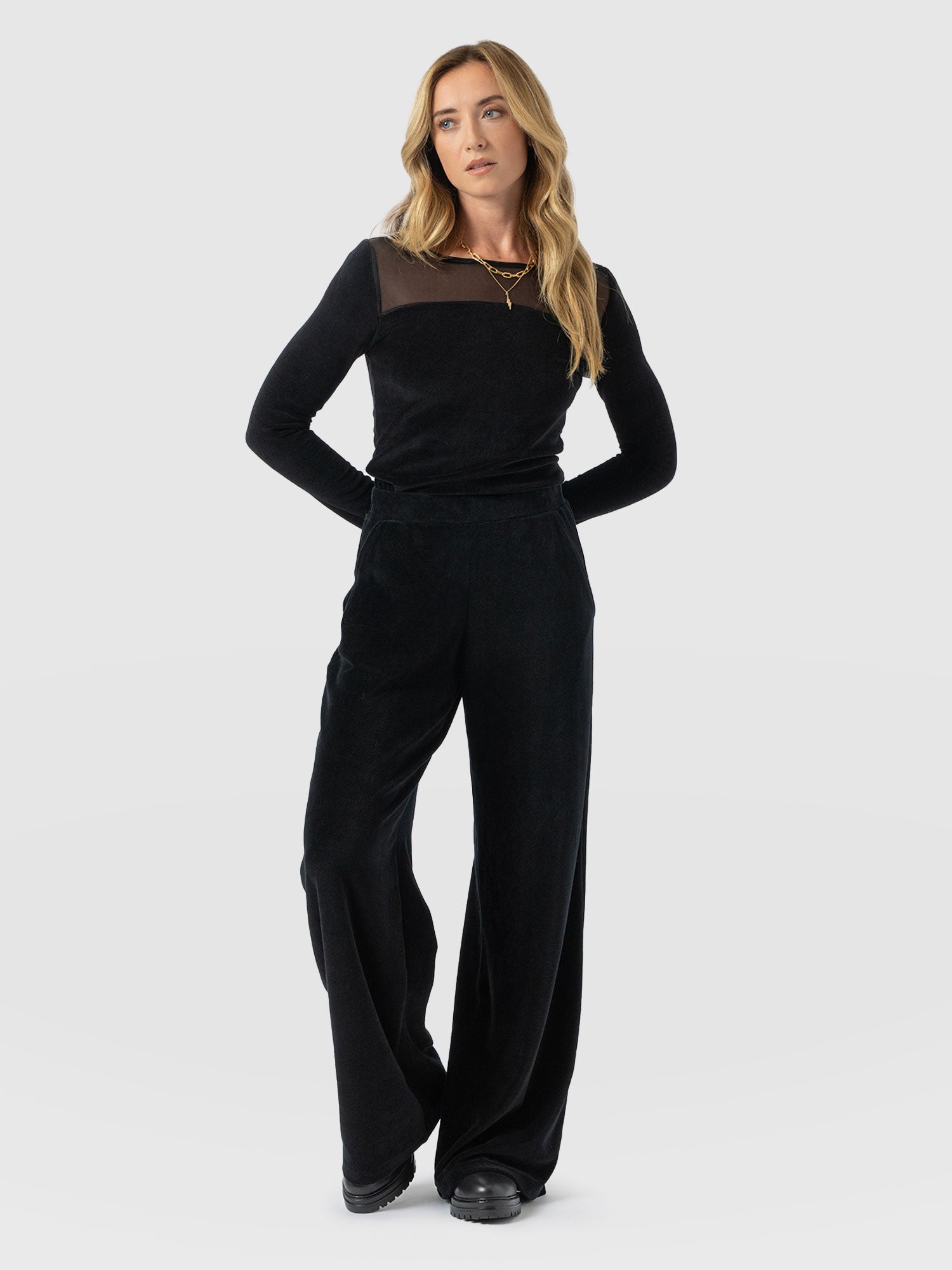 Keller Wide Leg Pant - Black Velvet - Women's Trousers | Saint + Sofia® EU